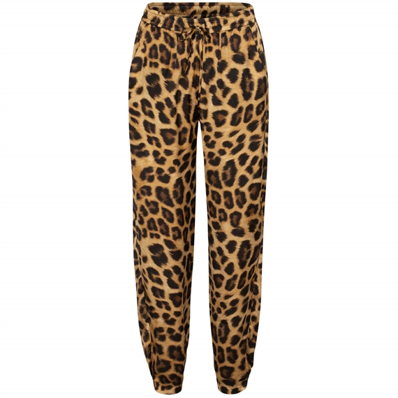 Karmamia Cora Bukser, Leopard