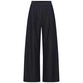 Heartmade Naira Bukser, Della Blue