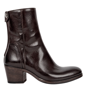 Alberto Fasciani Isabel Støvler, Strike DK Brown