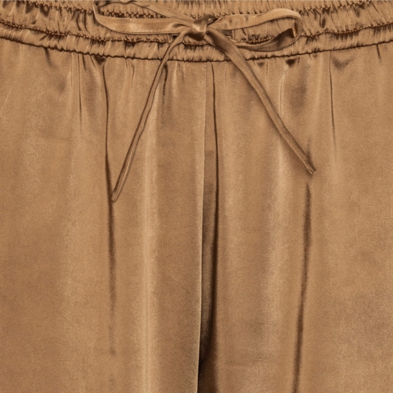 Karmamia Garcia Bukser, Rich Golden Sand